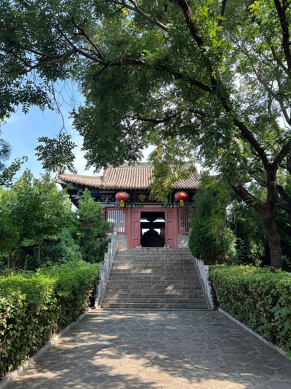 响堂山石窟常乐寺 常乐寺始建于北齐天保年间,是响堂山石窟的附属建筑