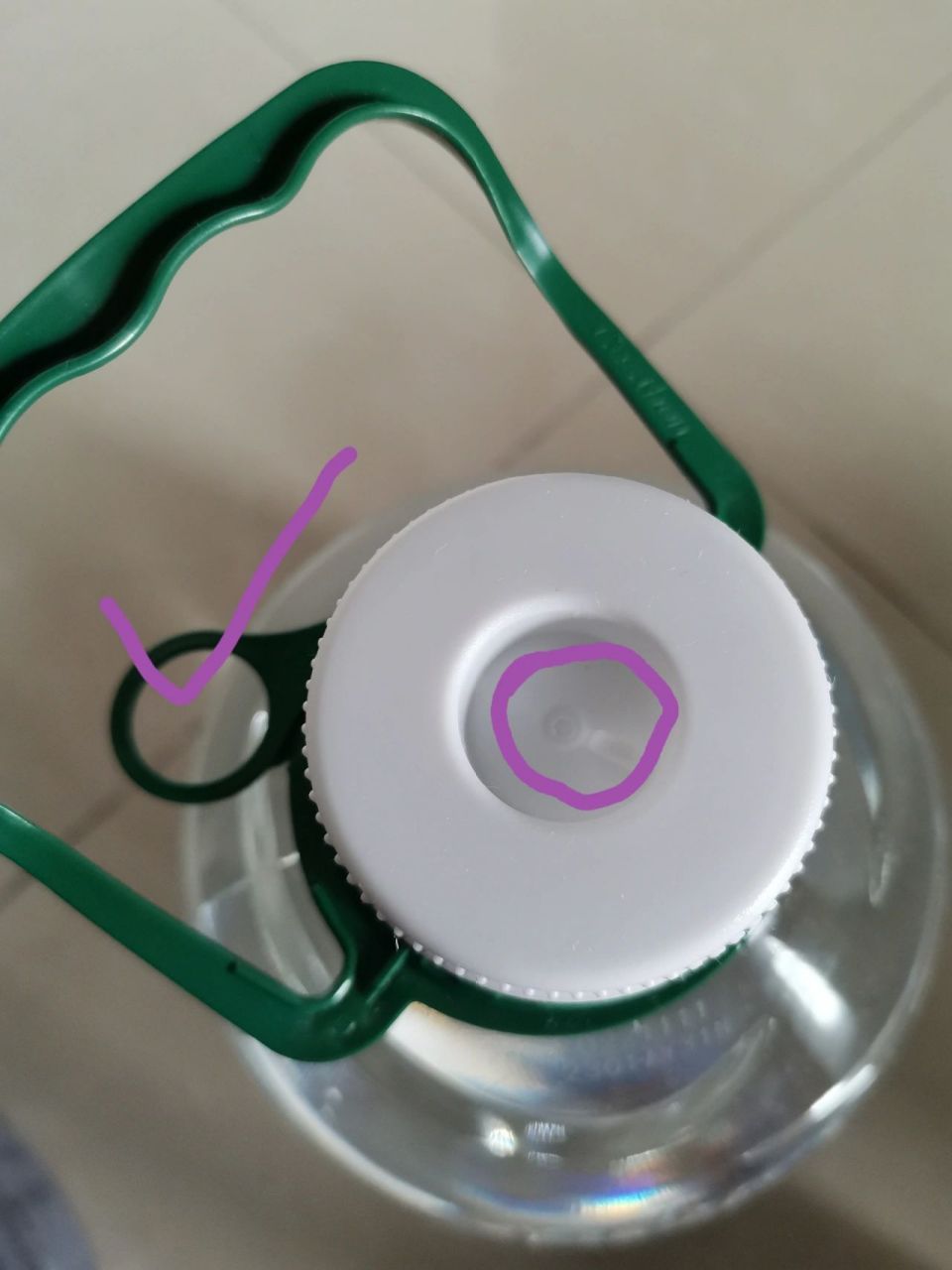 提问怡宝这种大桶水 怡宝这种大桶水 盖子上这个怎么开(不是放饮水机