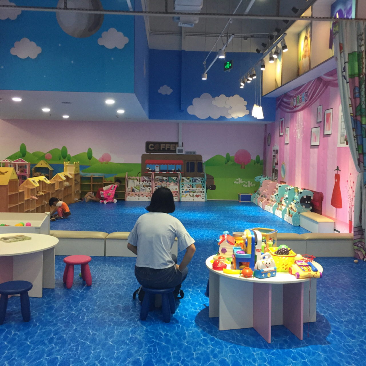 广州亲子游乐场 | 打卡珠江新城小q亲子乐园 在高德置地冬广场,交通不