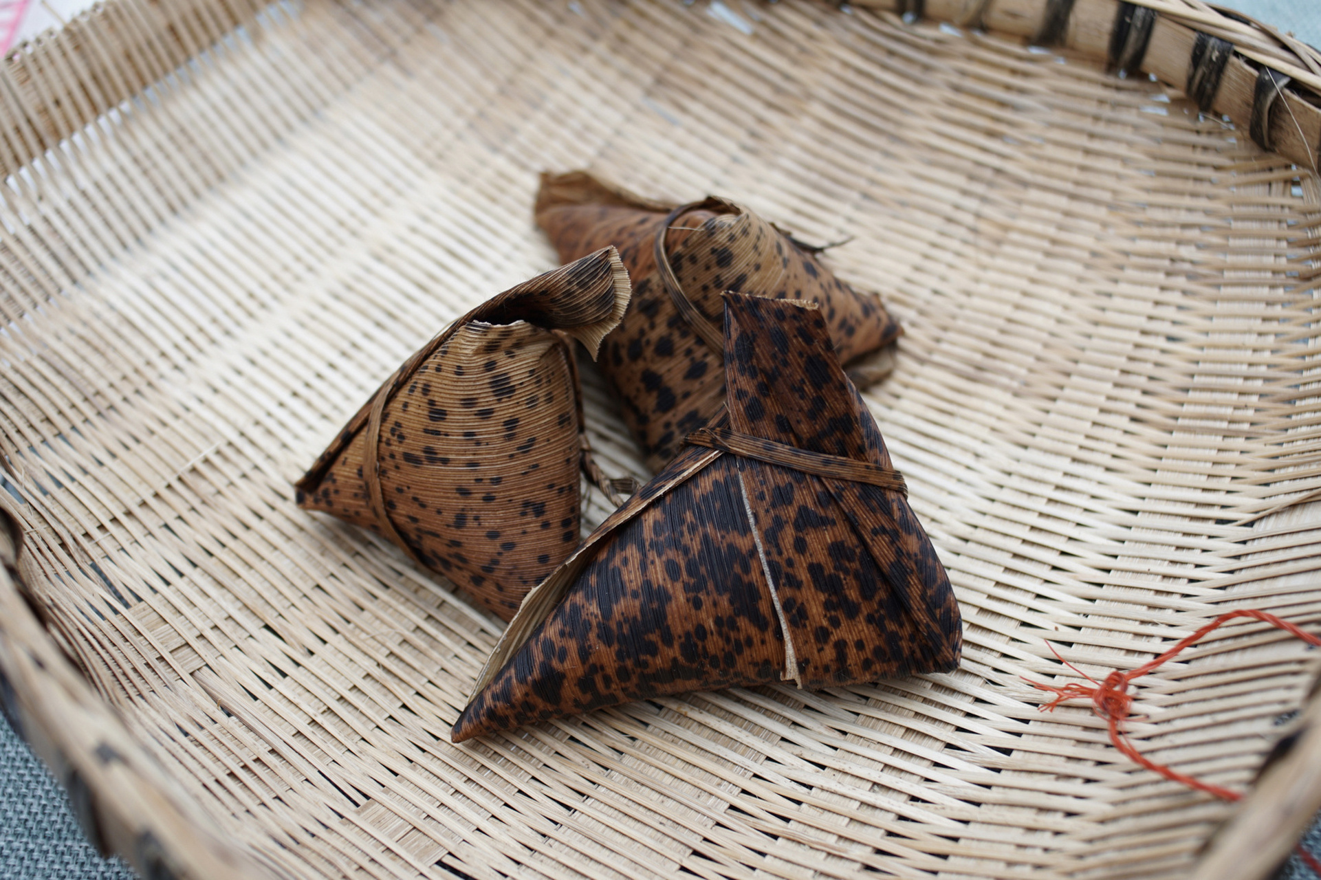 在成都蒲江过端午节才知道,原来可以用竹笋壳也就是笋衣可以用来包