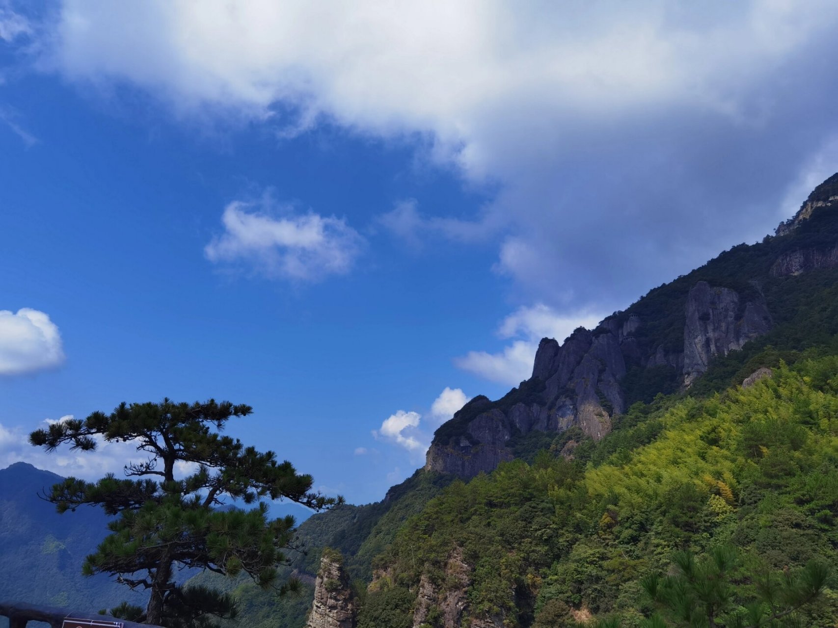佛子山 天蓝蓝的,山上没有很热.人不多,非常美的佛子山!