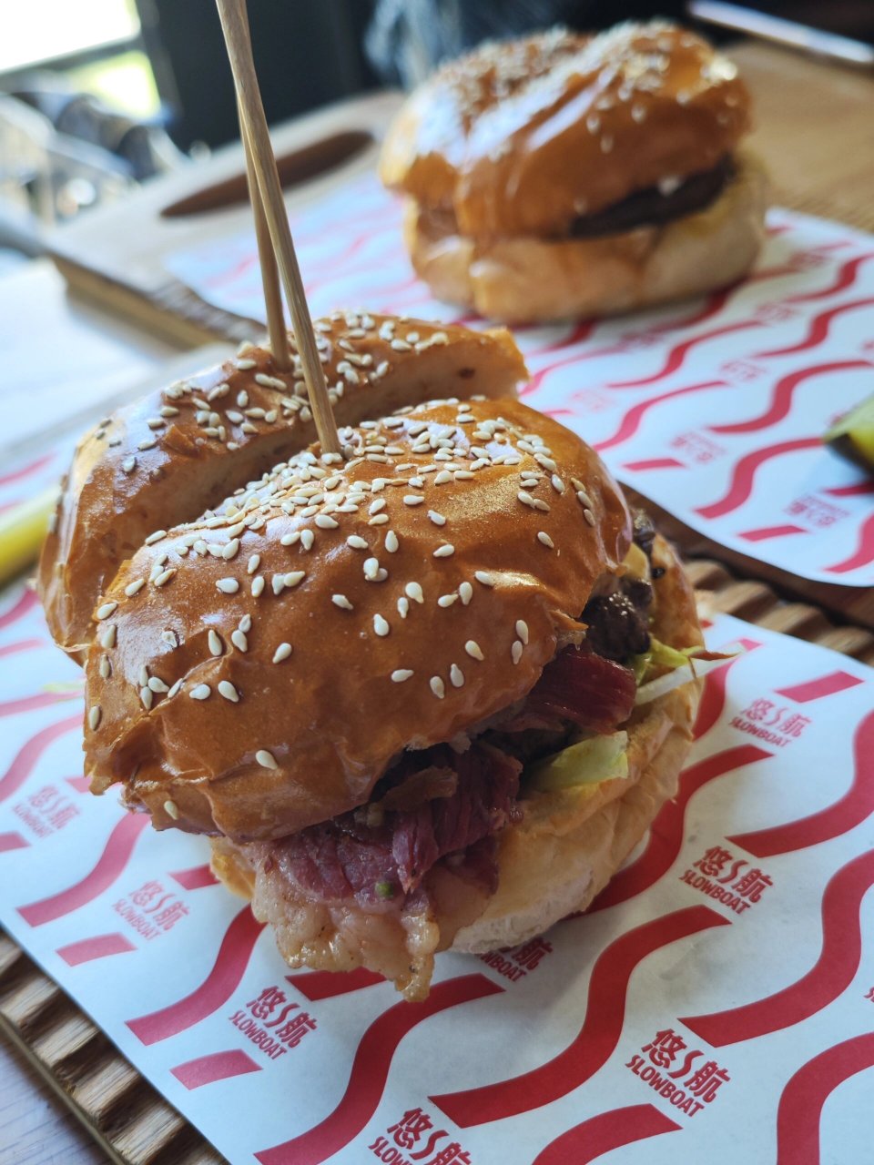 悠航鲜啤汉堡,有人说它是北京排名第一的汉堡,有点言过其实了.