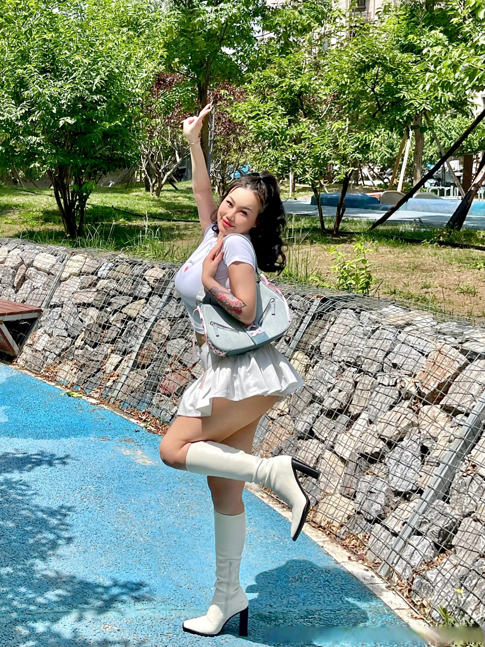 蜜妞miko##你好夏天#  主打一个抢先一步过夏天