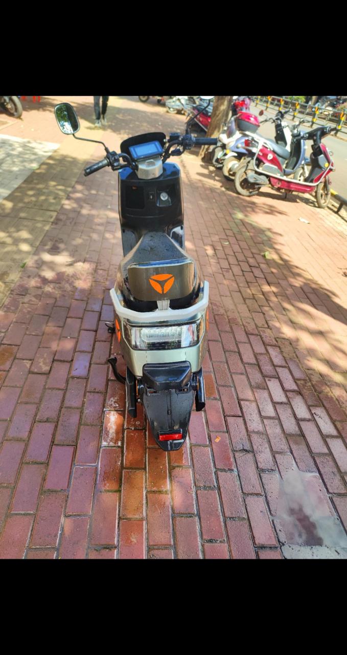 雅迪莱特劲霸版,72v6个大电池,一年多车,感兴趣来聊