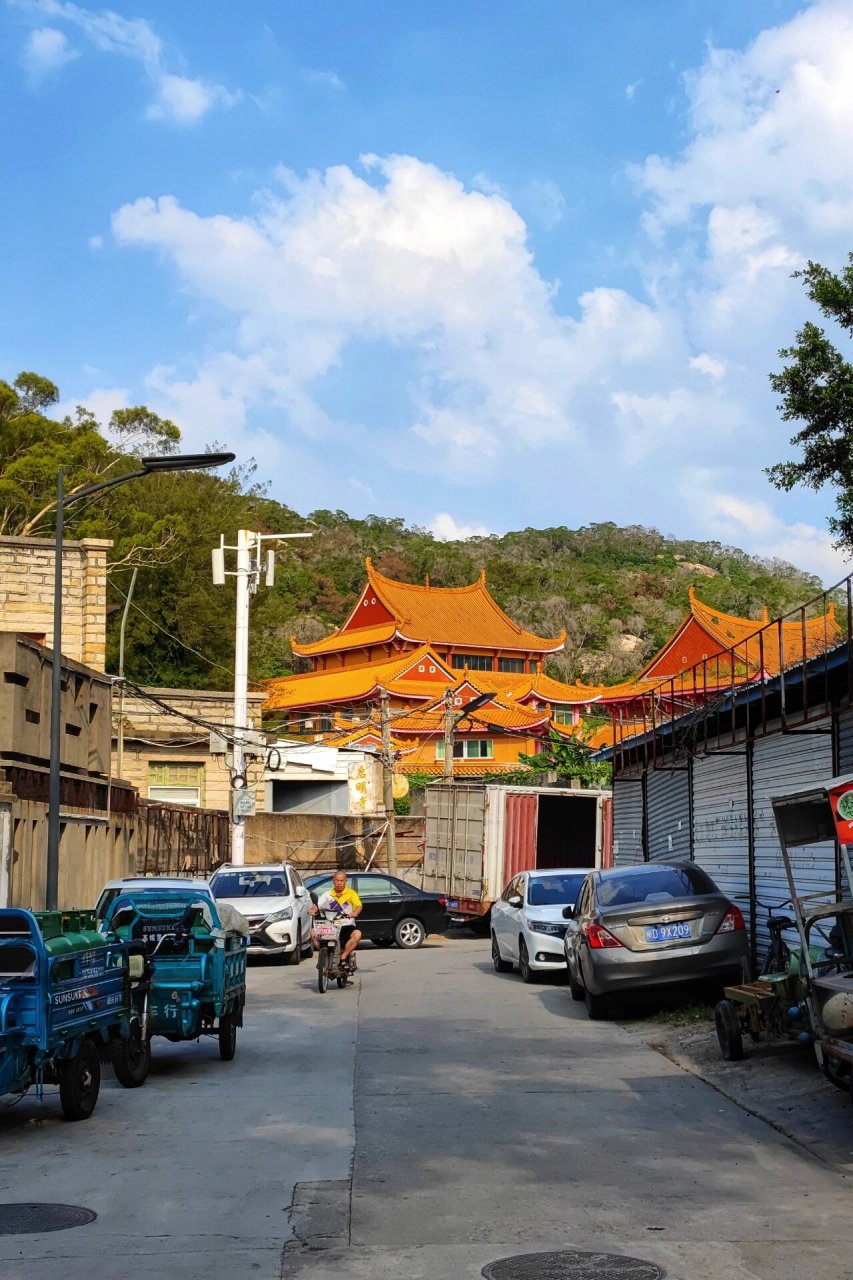 曾厝垵启明寺(厦门唯一铜建筑) 厦门启明寺位于曾厝垵龙瑞山麓,传说