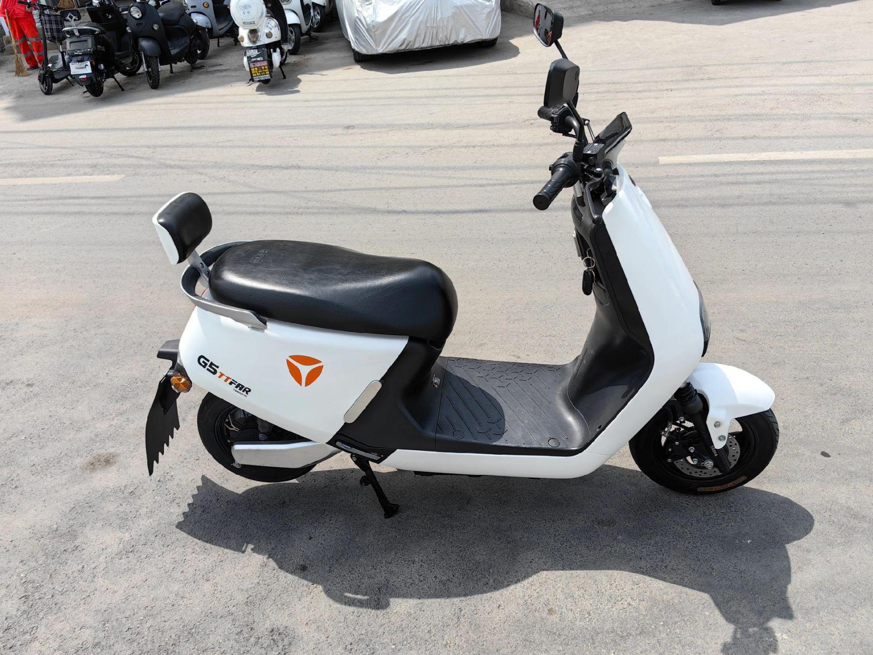 刚刚到雅迪g5冠能电动车72伏20安还能跑100多里路.需要的朋友联系.