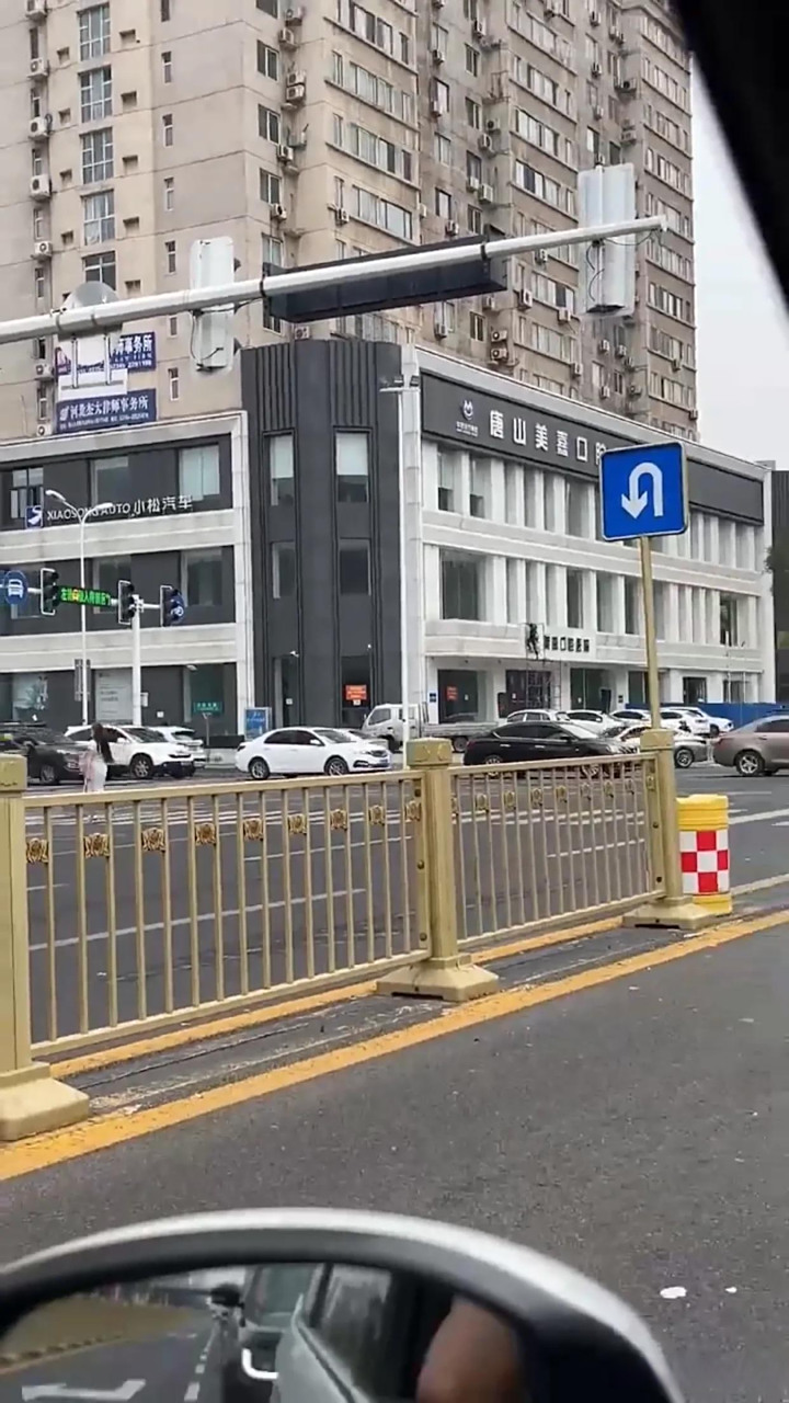 唐山头条 小松汽车搬家到南新道大展厅后,这个地方租给口腔医院了!