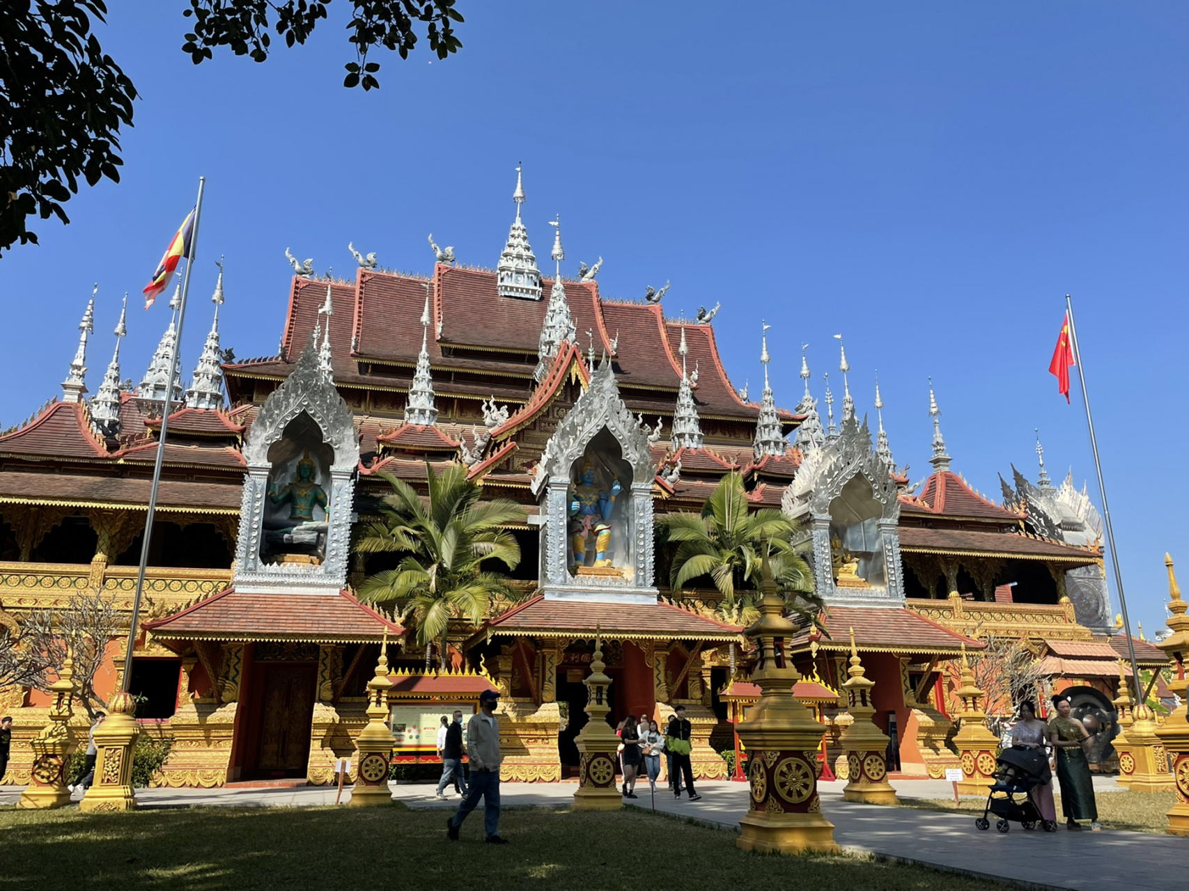 西双版纳曼听公园总佛寺般若寺大佛寺测评 由于在星光夜市玩的太high