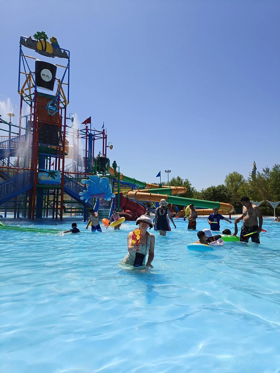 昌吉杜氏旅游水世界,小朋友们心心念念的,酷暑高温就想玩水,虽说不大