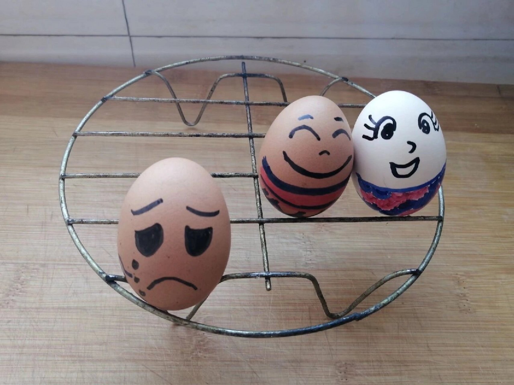 鸡蛋壳简笔画 鸡蛋之际的爱恨情仇