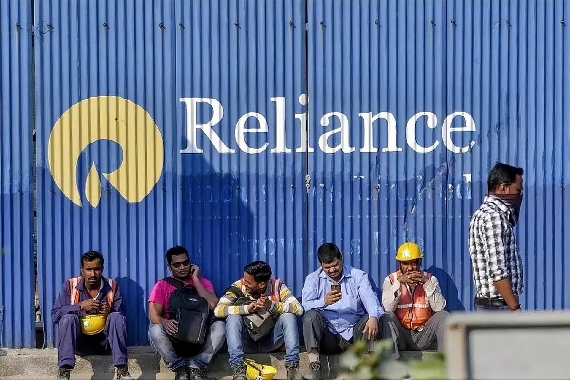 印度最大企业集团信实工业(reliance industries)正寻求主导该国100亿