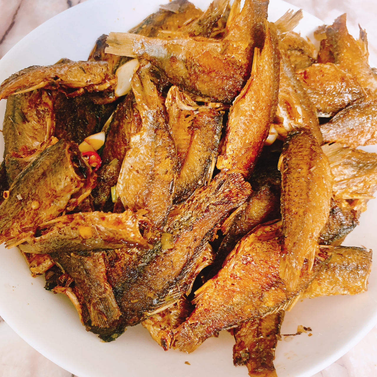 酸烹炸小鲫鱼,糖醋鲫鱼,罐头鱼,鱼刺可以吃 超级好吃超级好吃超级好吃