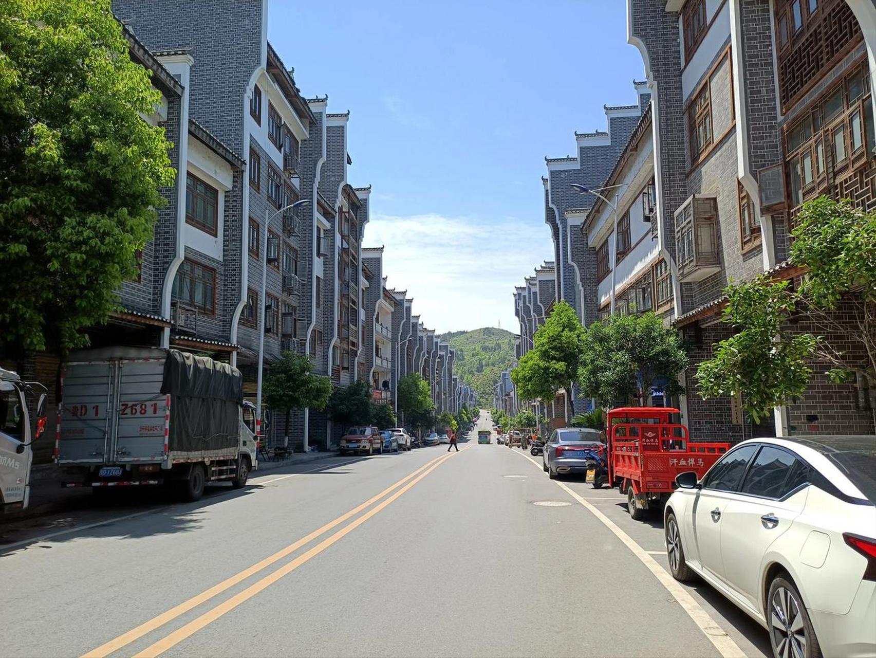 五一假期第二天,沿河县城.