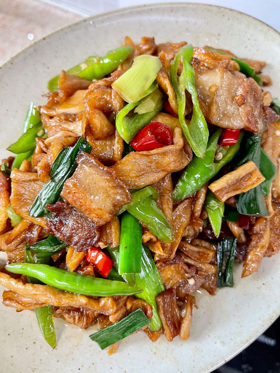 萝卜干炒五花肉 香辣脆爽的萝卜干炒五花肉,这样做好吃的停不下来.