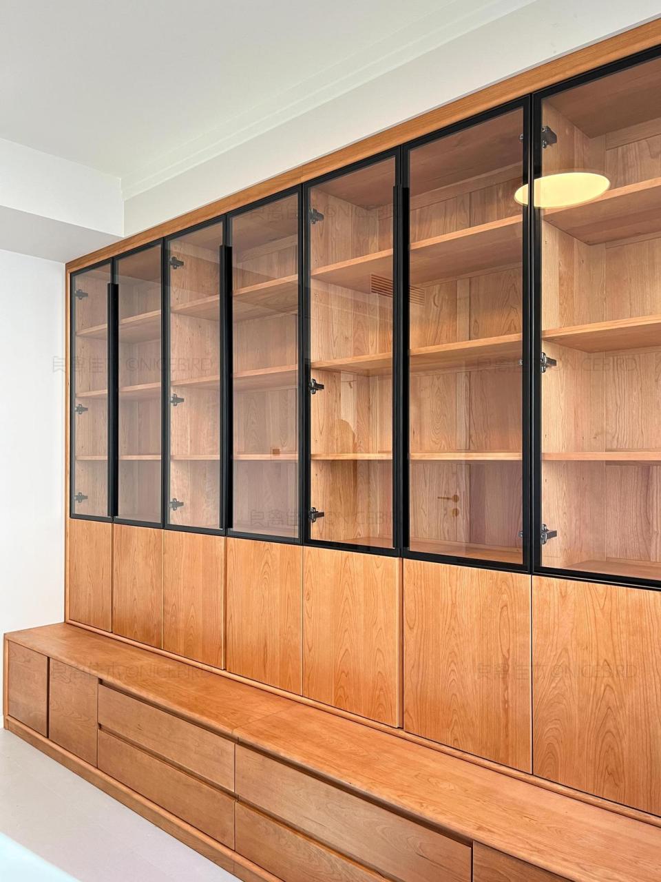 北京业主家安装的樱桃木卡座书柜,储物空间超级满,实用五颗星