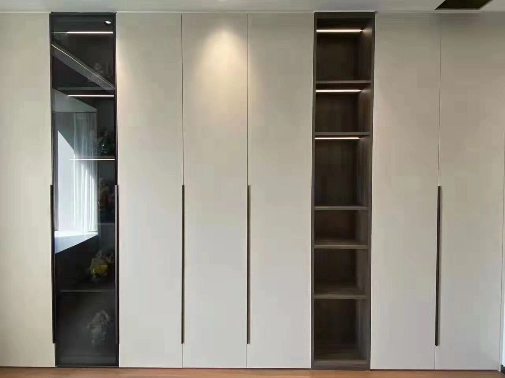 全屋定制/pet柜门好不好? pet材质柜门优点: 1,这种材质从外观.