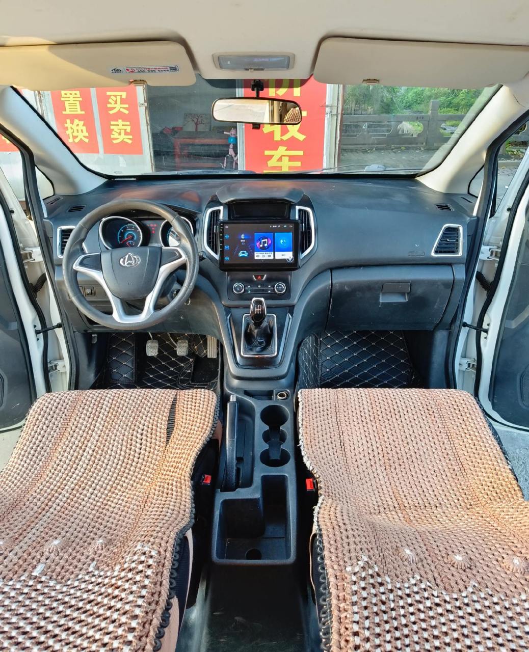 刚刚到20年长安睿行s50v五座又能拉货又能拉人的商务车,原版车况,大屏