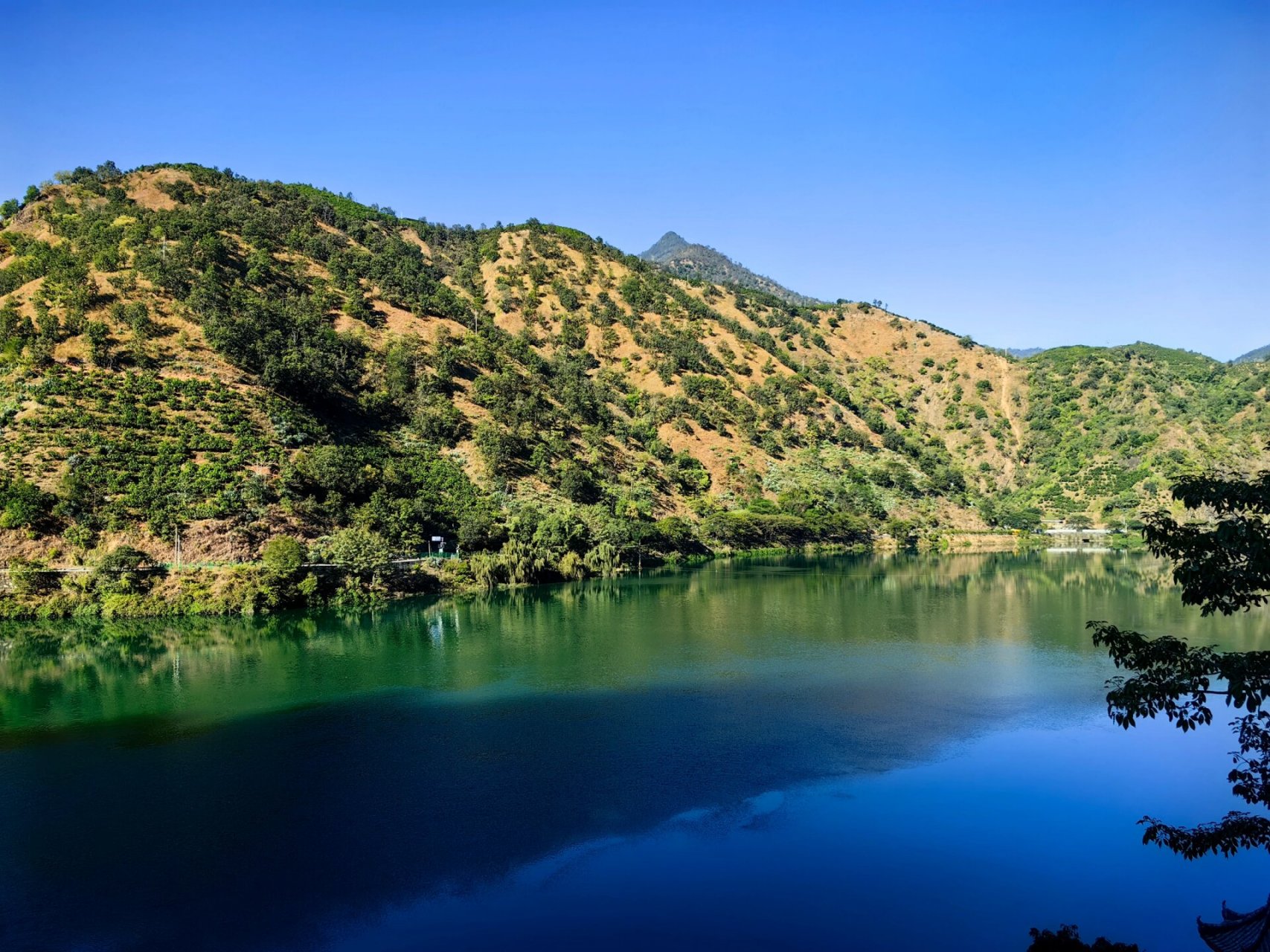 攀枝花二滩风景如诗美如画      攀枝花二滩风景区观景台,风景美如画.