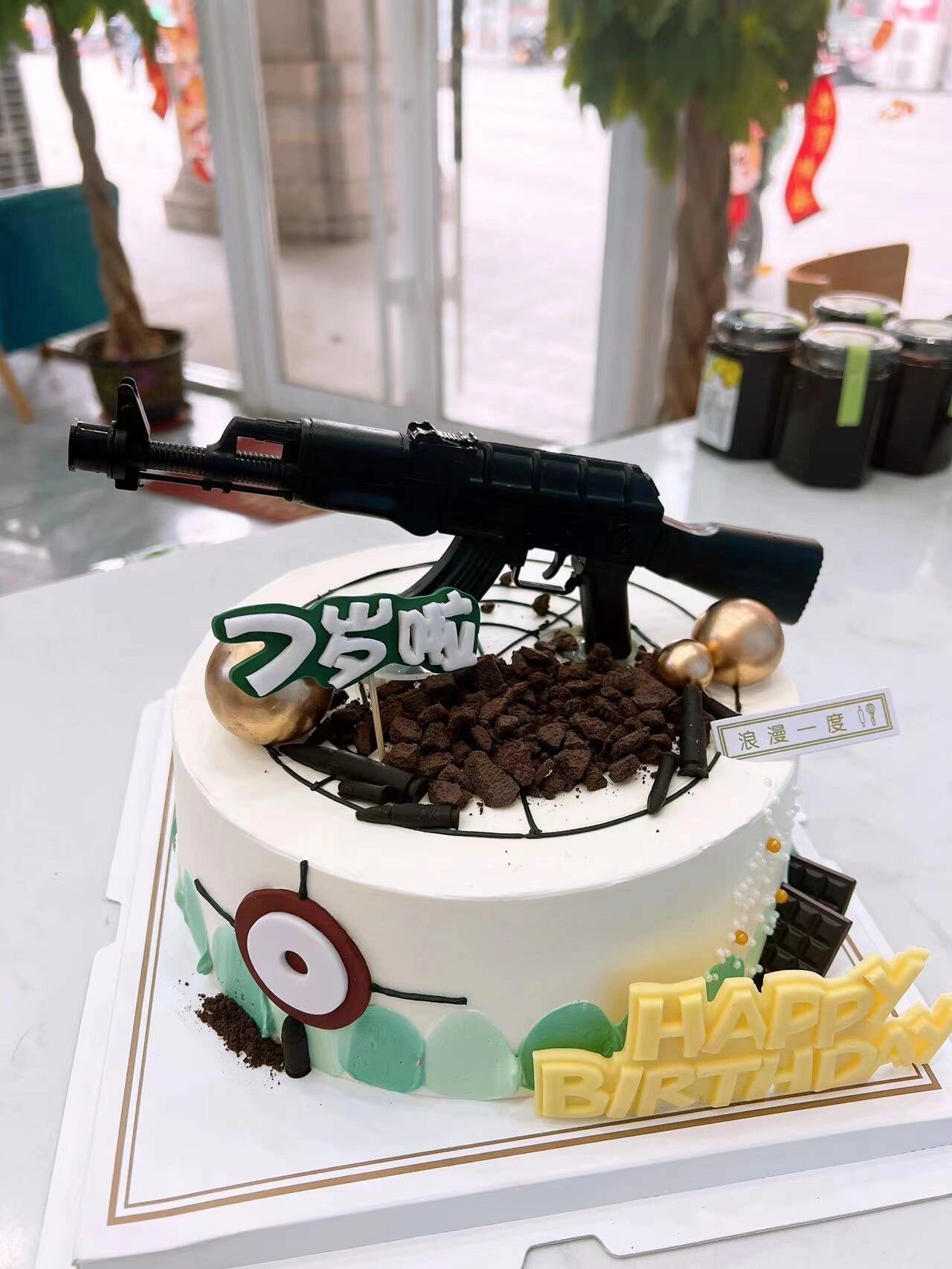 7岁男孩9699帅气的手枪蛋糕