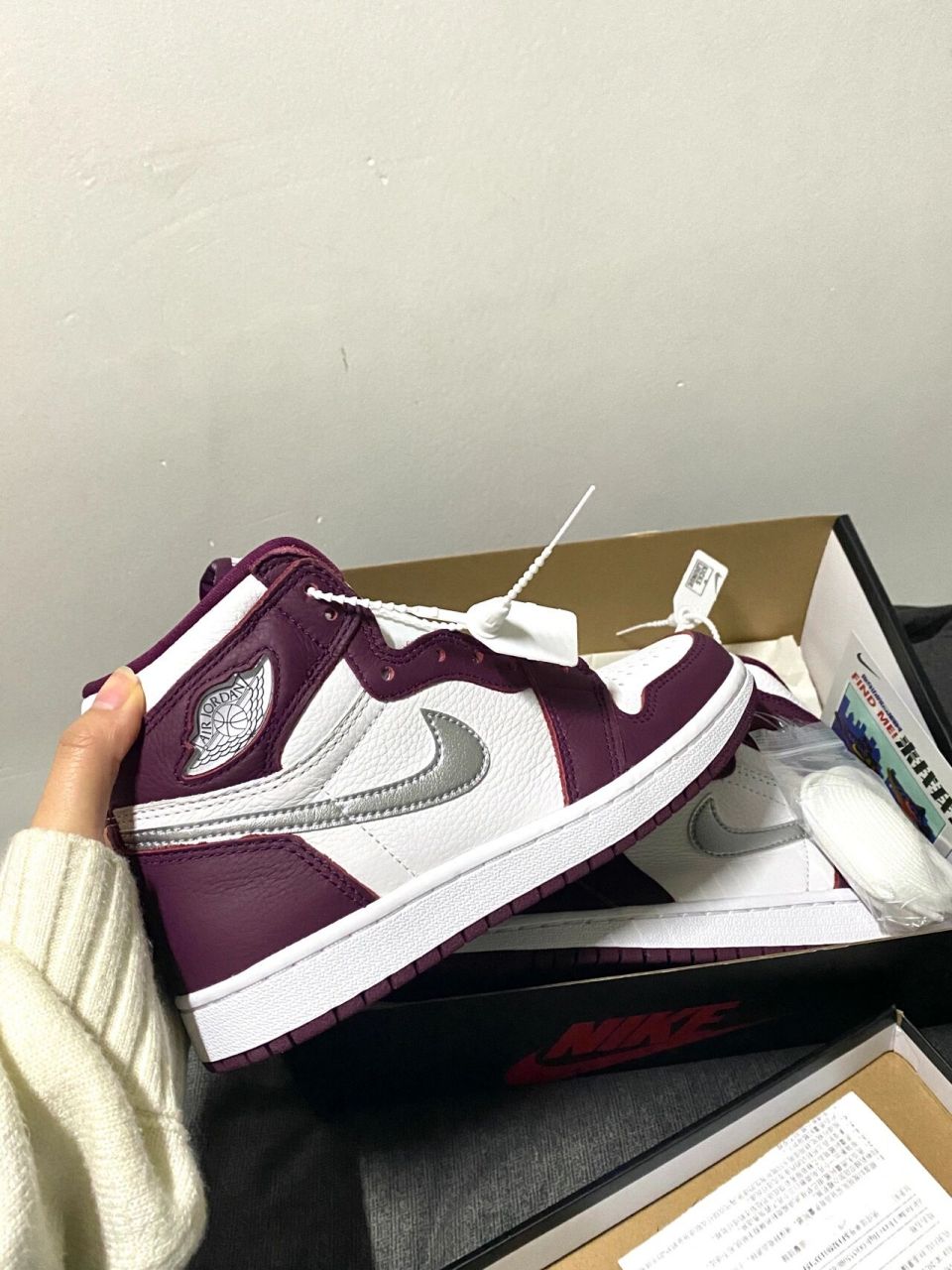 和过年很搭的鞋子 酒红波尔多aj1 实物真的很好看 原价买的 现在得物