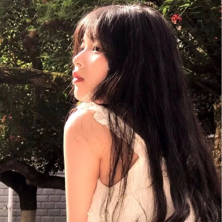 超绝侧脸女生头像