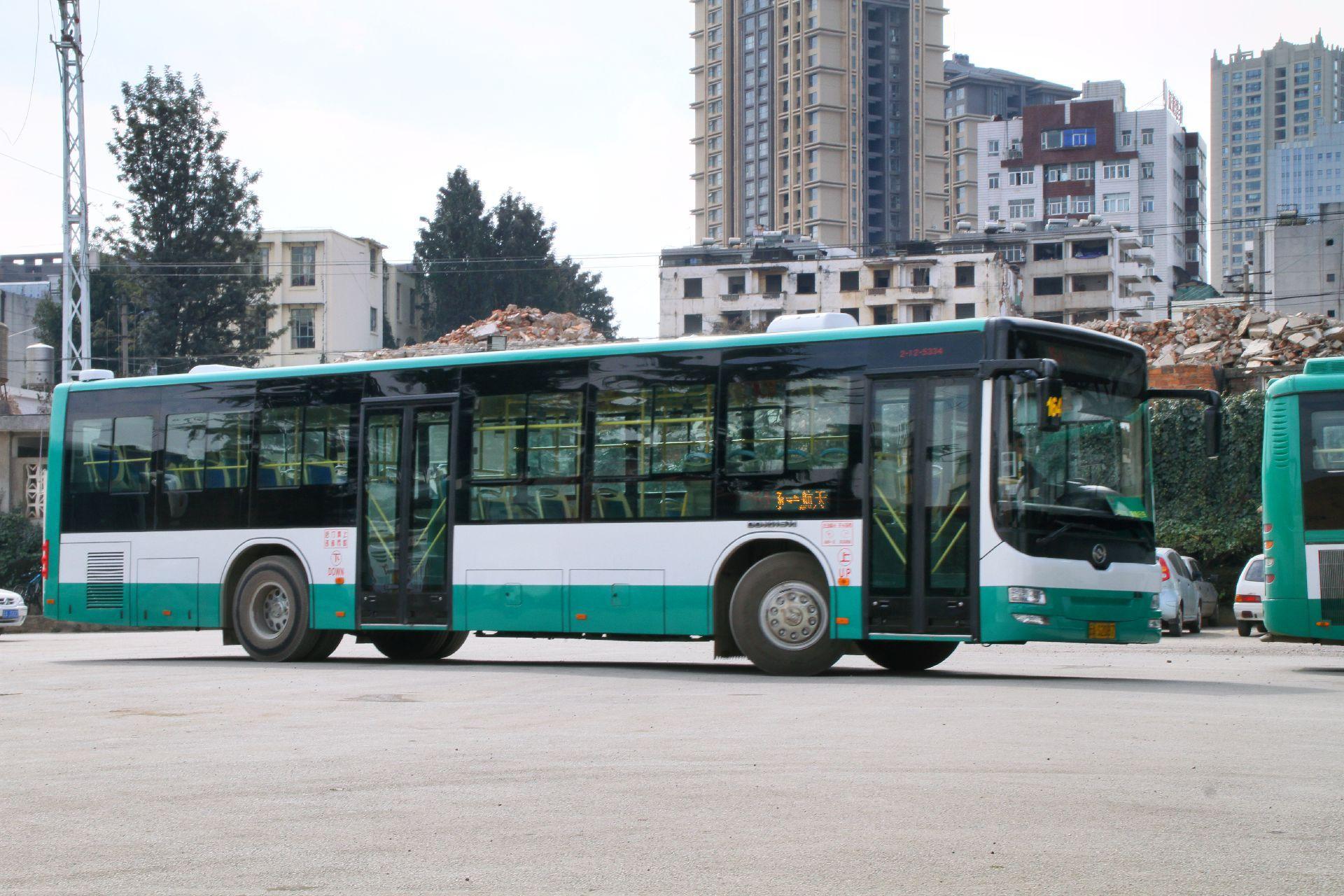 丹东黄海客车dd6129s32.已报废!昆明公交164巅峰时期.