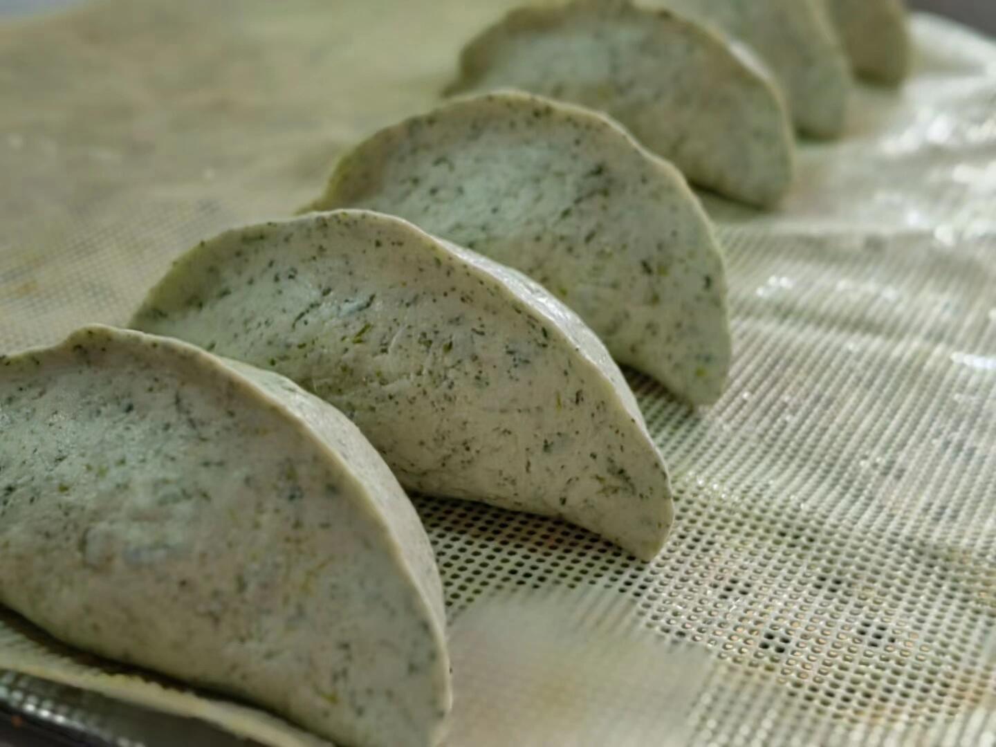 吃一口清明粑 让春风捎去思念78 清明草粑粑的专业名称为火草粑