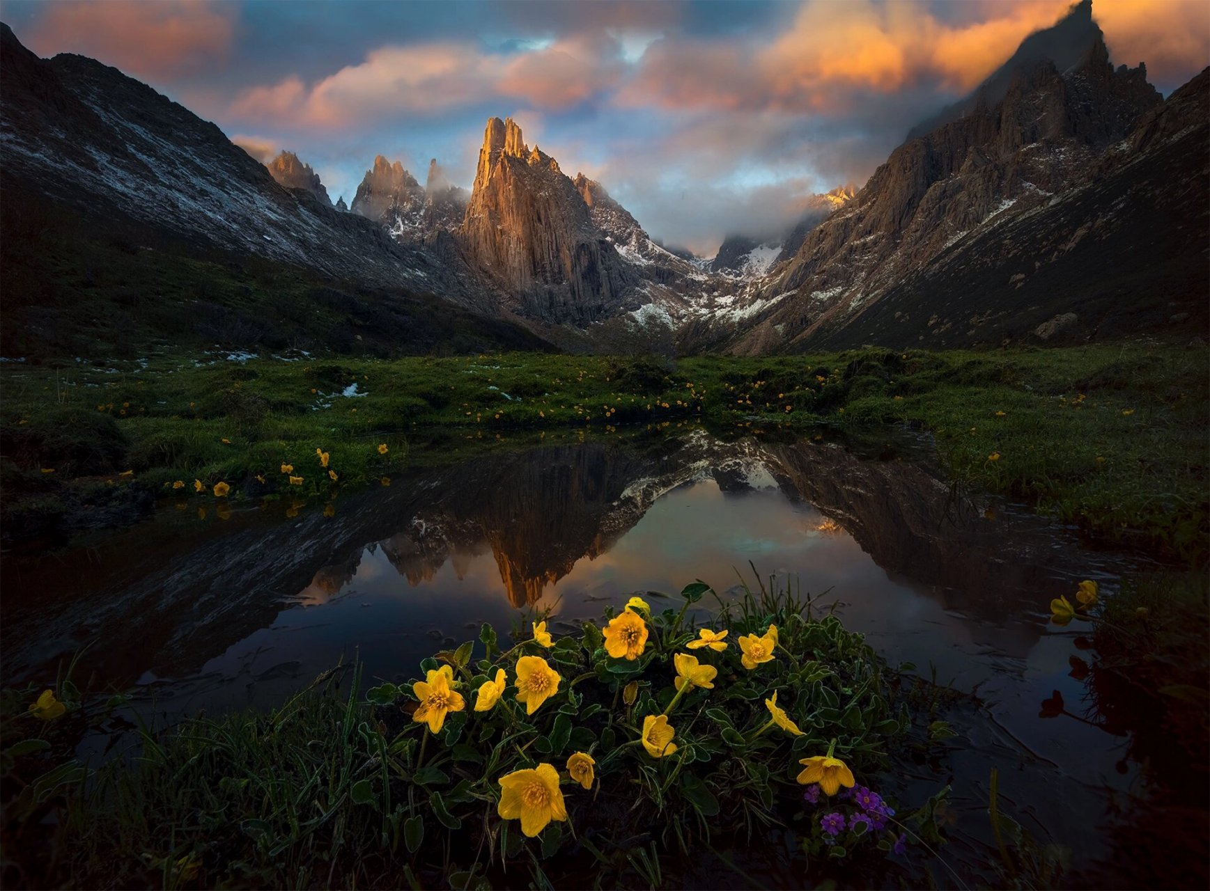 巴颜喀拉山脉 这是国内我最喜欢的徒步线路,连续走了几年,也只窥视了