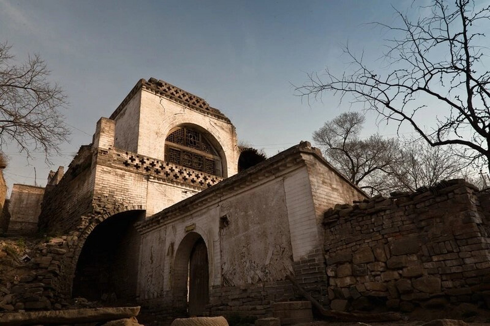 山西吕梁孟门古镇游玩攻略 孟门位于山西省吕梁市柳林县,碛口以南约13