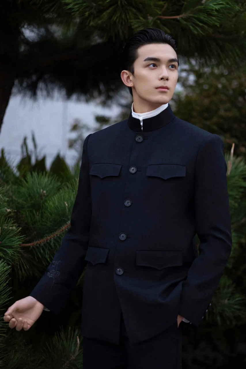 大背头中山装吴磊,只想到了一个词,根正苗红