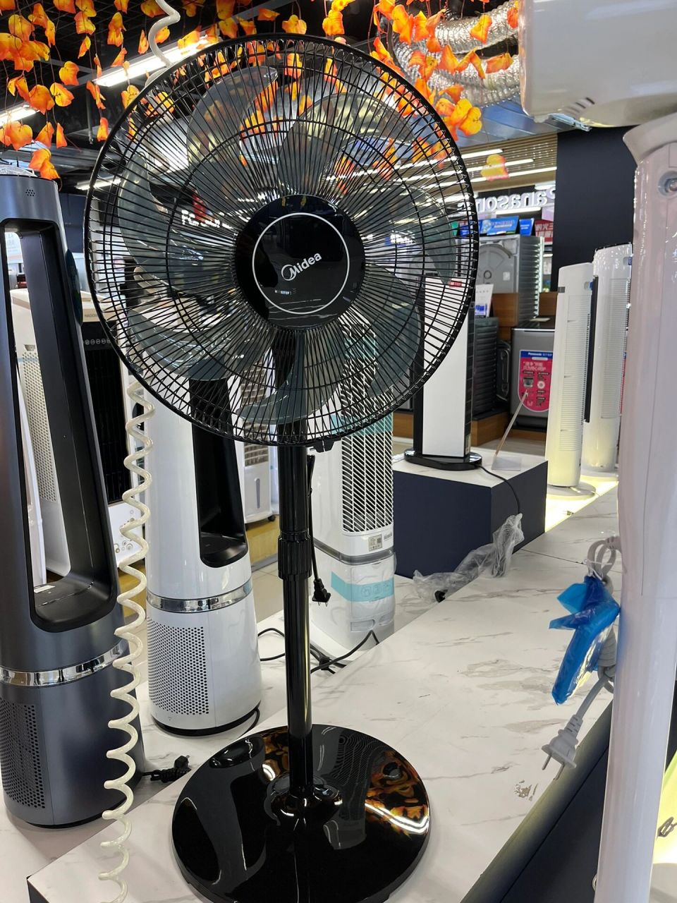 美的风扇 极简设计 全新呈现 风柔音静 不打扰休眠 大范围清凉风 舒爽