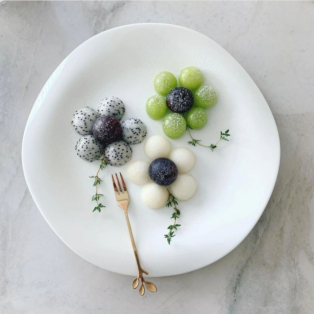 水果拼盘 | 水果摆盘 | 葡萄 | 梨 | 火龙果 8215 水果拼盘: 小花