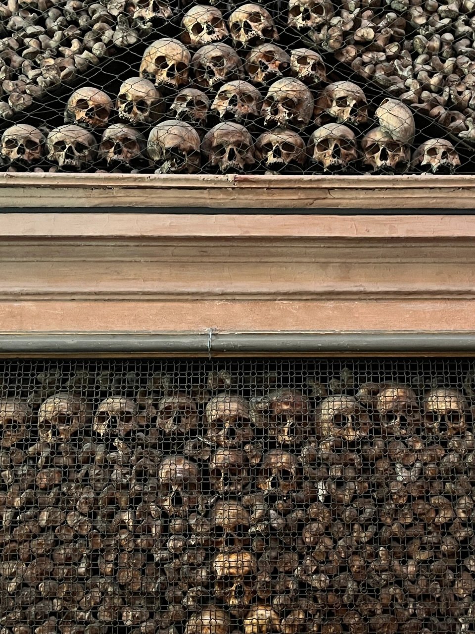 米兰头骨教堂 - 圣贝纳迪诺骸骨教堂 第一次见到真实的人骨, 感觉还挺