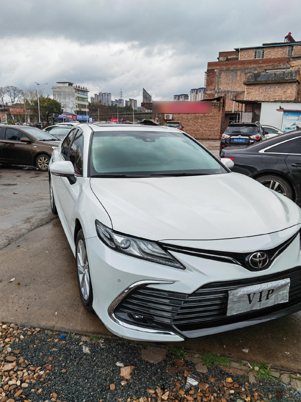 最新到店,22年10月份上牌凯美瑞,还在原厂质保,珍珠白,2.