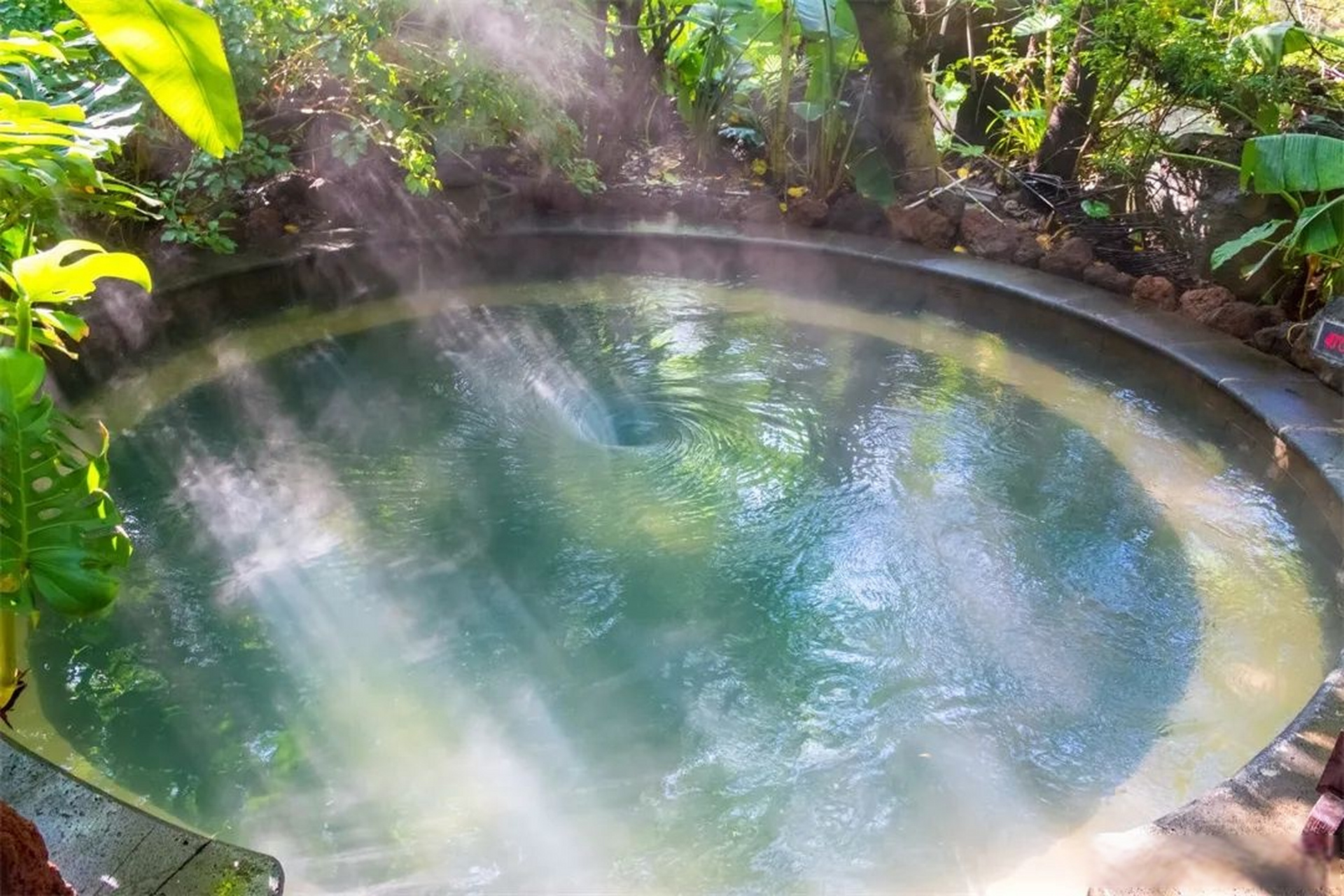 总要去趟腾冲吧# 【温泉之都——腾冲】腾冲是火山地热国家地质公园