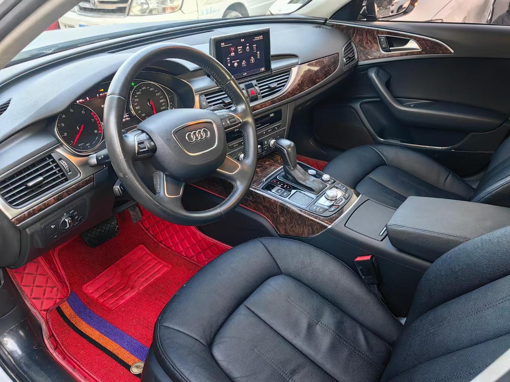 16年奥迪a6白色贴黑膜 1.8ta6子 这价格12.