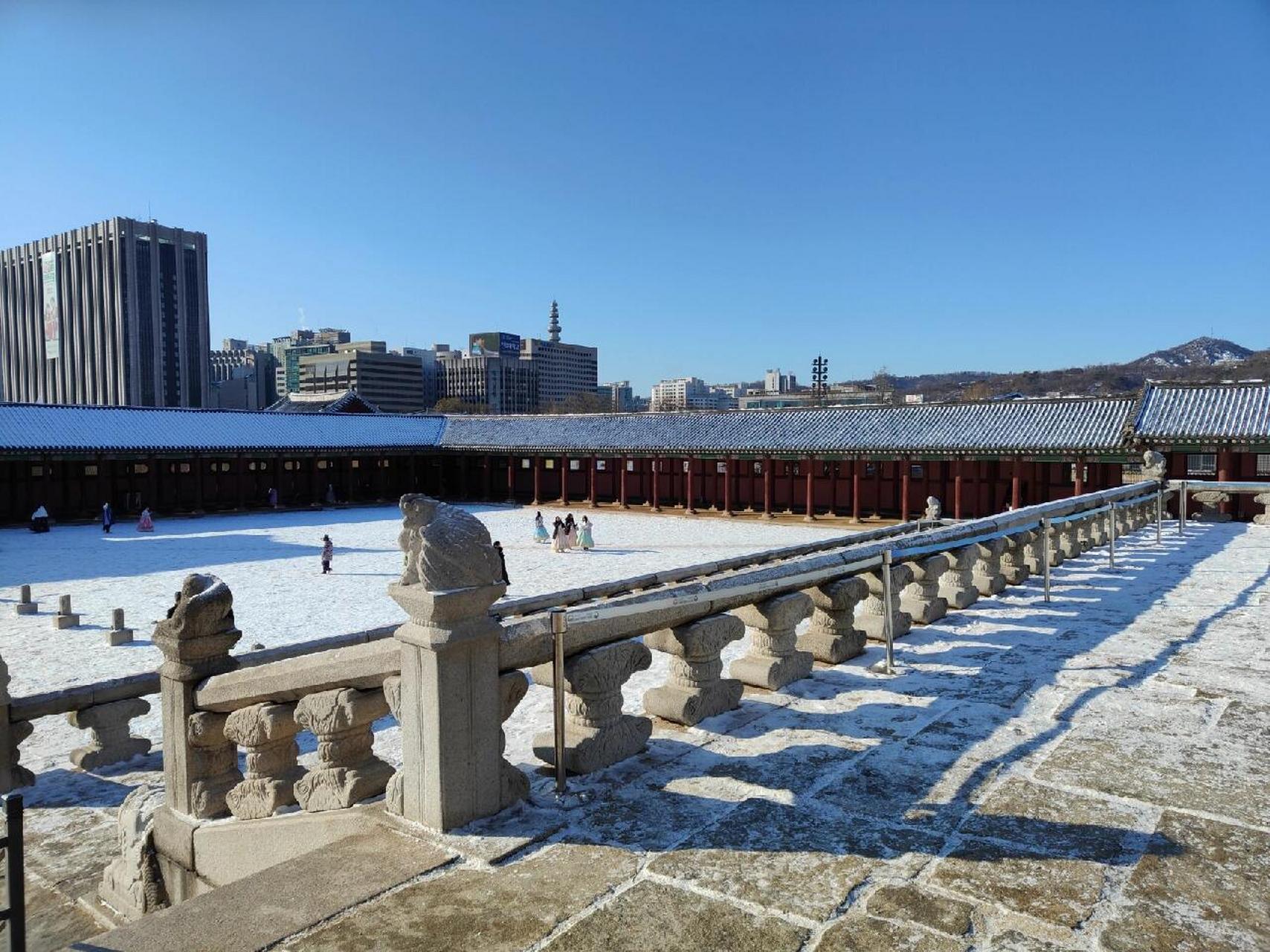 勤政殿是景福宫各殿之首门前正九品到一品  勤政殿作为韩国国宝第223