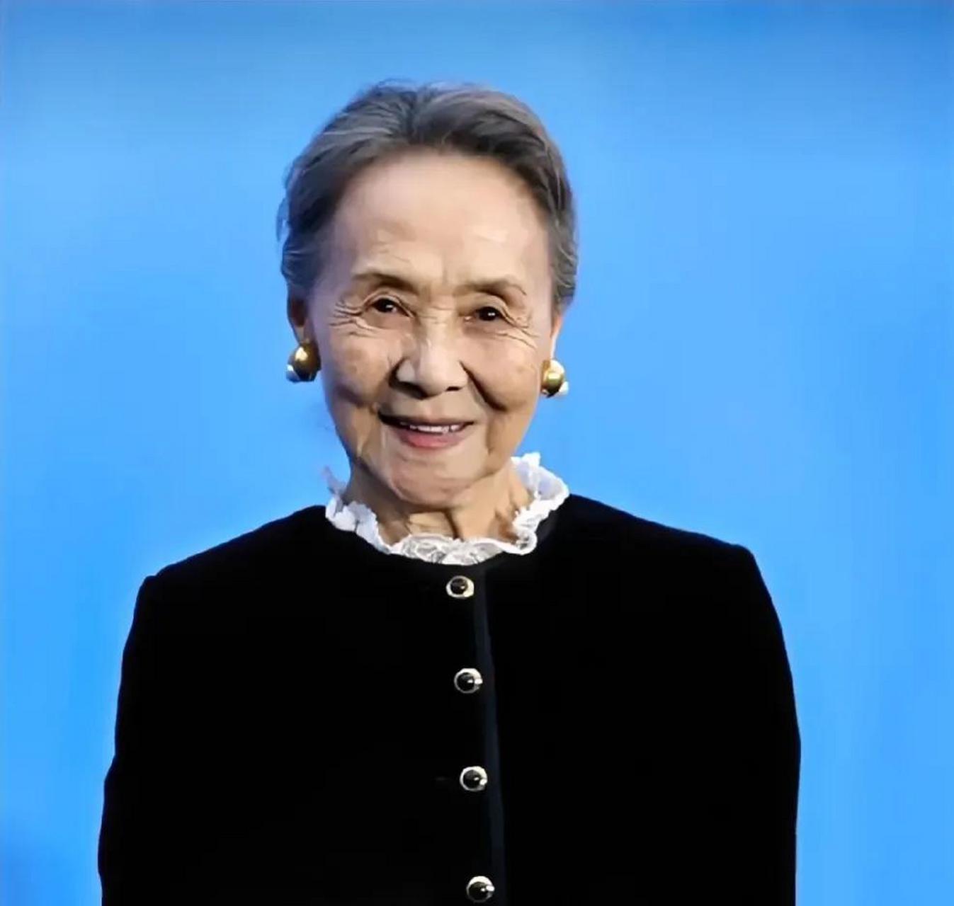 国民奶奶吴彦姝,年轻的时候一定很美 骨子里透露着优雅大方,端庄得体