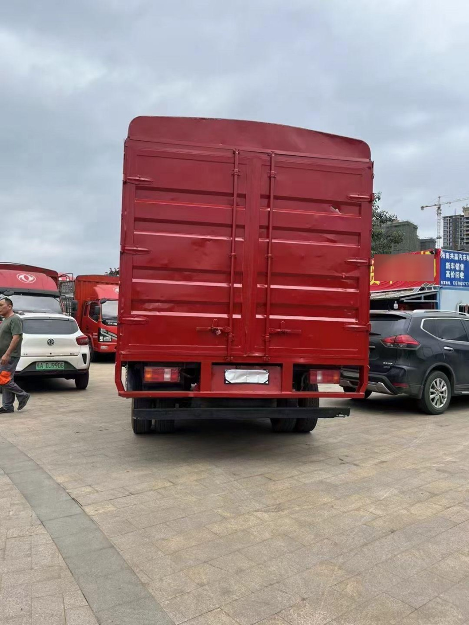 绝版重载货车 160马力 康明斯3.8排量 10档变速箱 4.2米长 2.