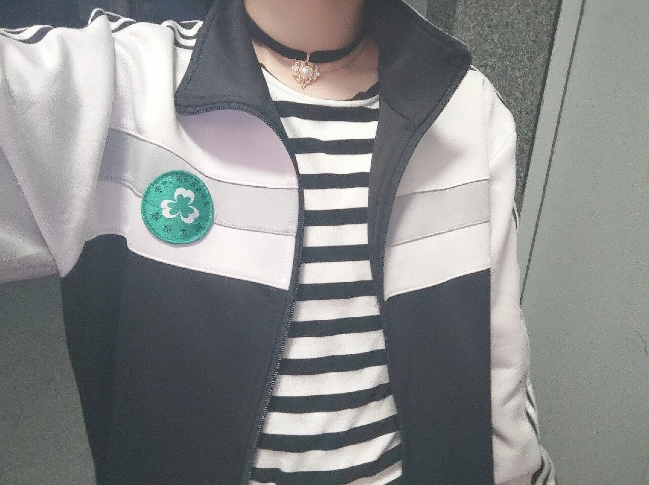 三中的校服蛮帅的哎
