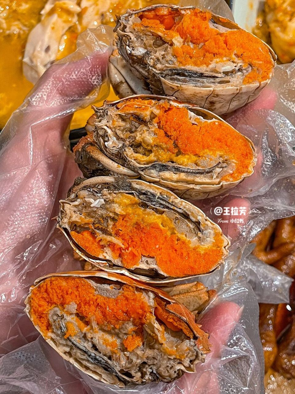 蟹黄蟹膏蟹肉,金灿灿油润润,厚厚挂在每根面条上 真的好吃到打滚了!