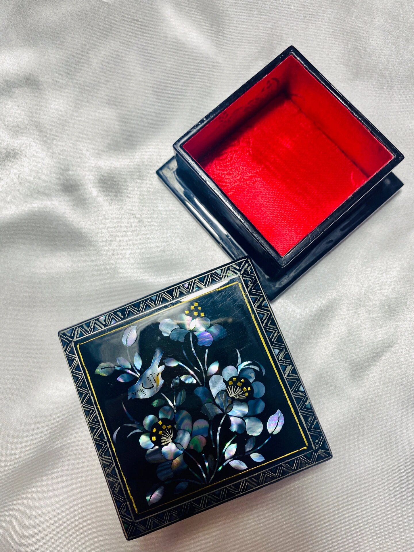 平遥推光漆器| 螺钿四方牡丹首饰盒 不愧是国花牡丹,实物质感精细