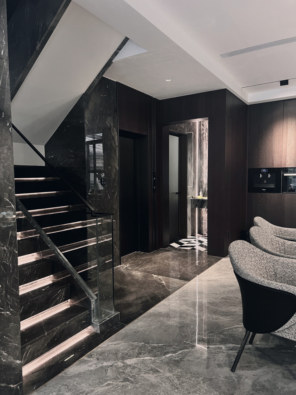 在客厅放一张床是什么样的体验9595 家里装修被老公爆赞91100次