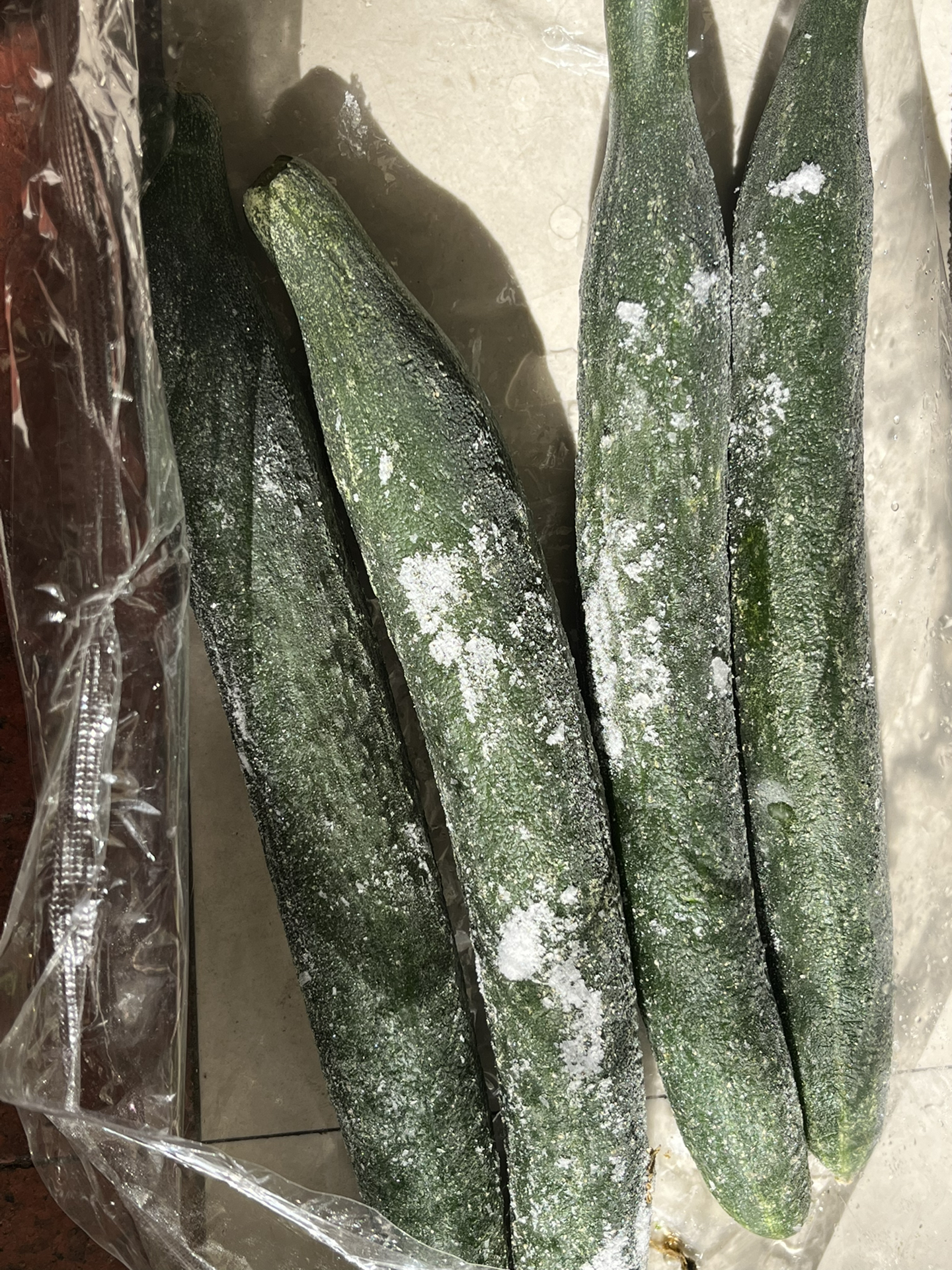 黄瓜冷冻后还能吃吗