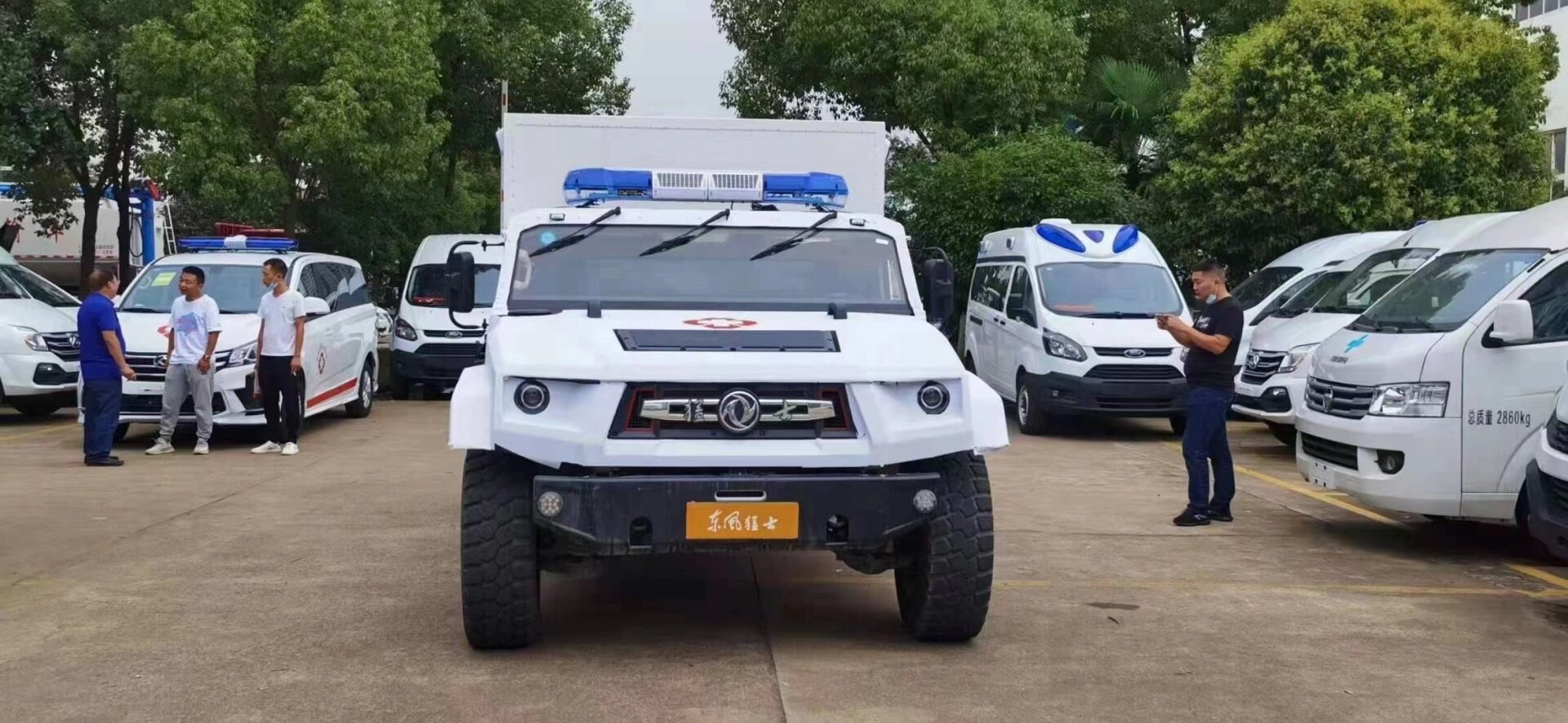 东风猛士战地救护车,军用车生产而成,具有优良的越野性,机动性,可