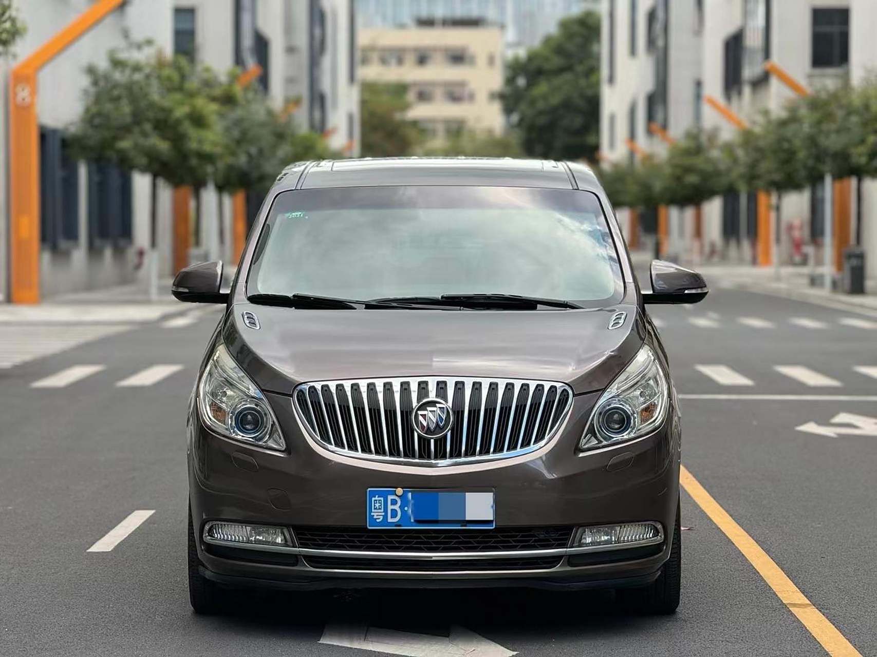 到店12年年底上牌别克gl8 天尊,七座大商务,3.