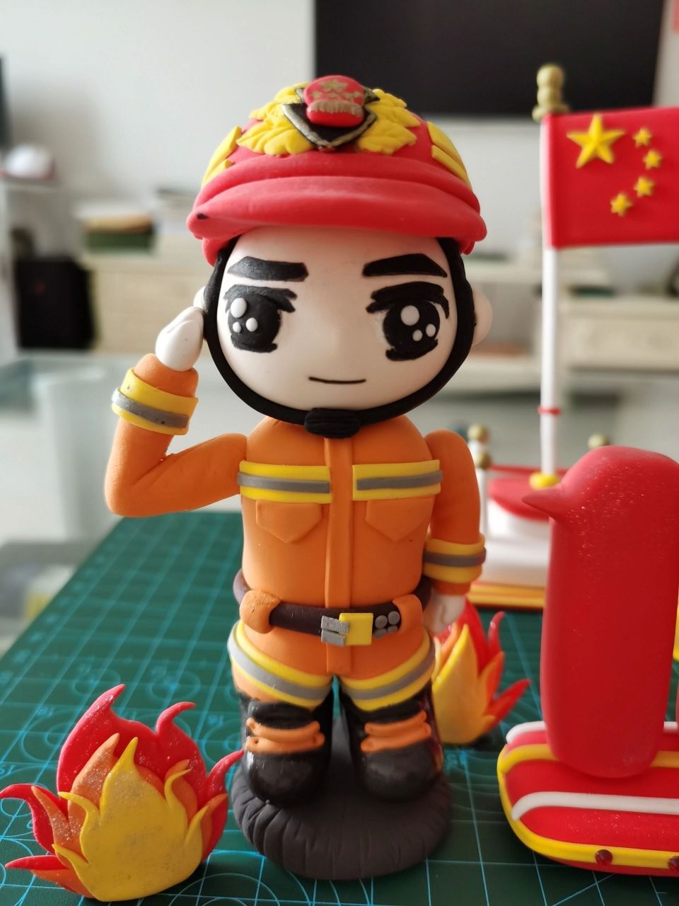 粘土消防员,加急精心捏制,感谢您的定制 让这份粘土手工制品带给您