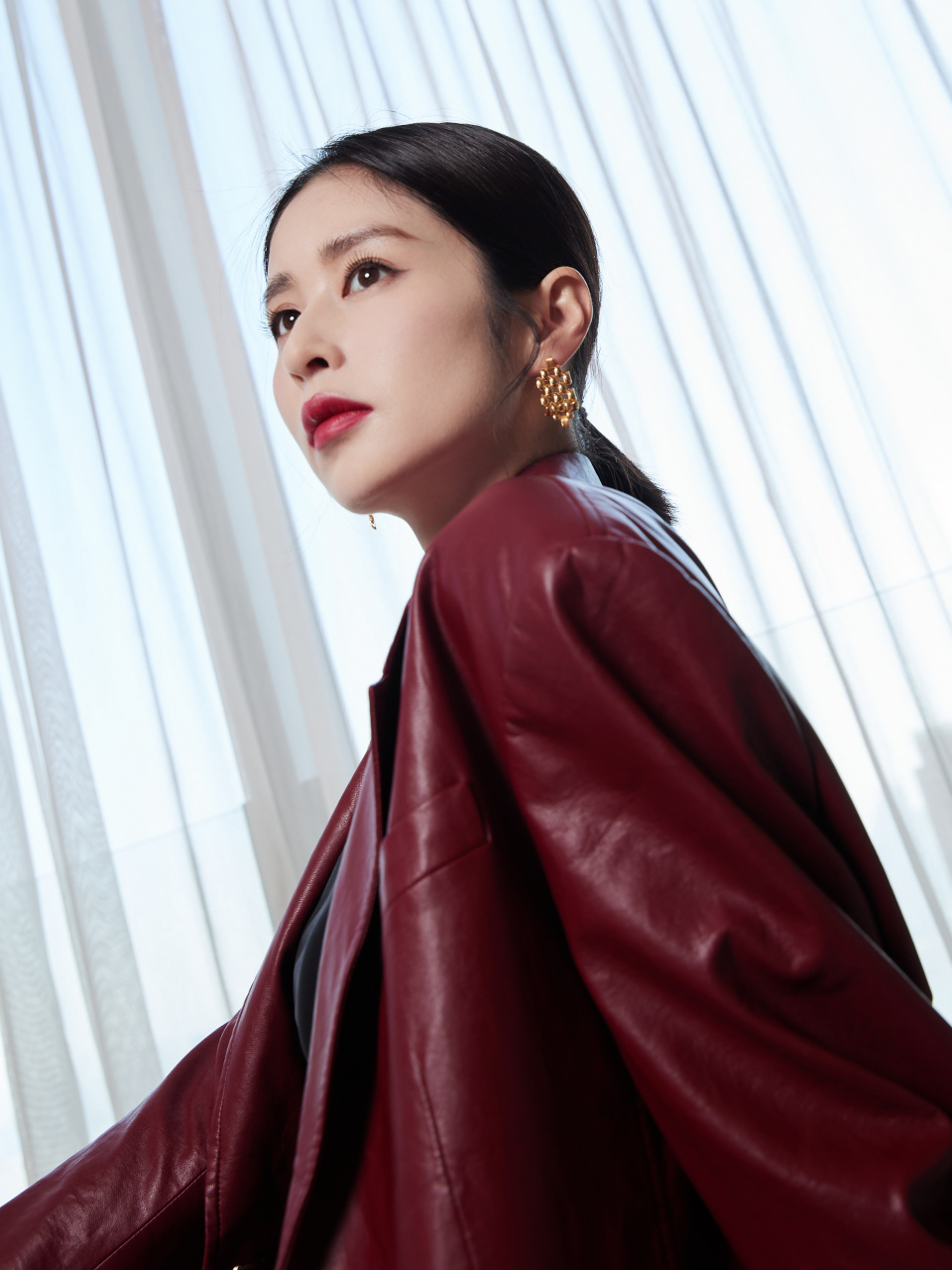 颖儿超话 酷飒拽姐颖儿yinger 现身直播间,智慧生活体验官95空降送