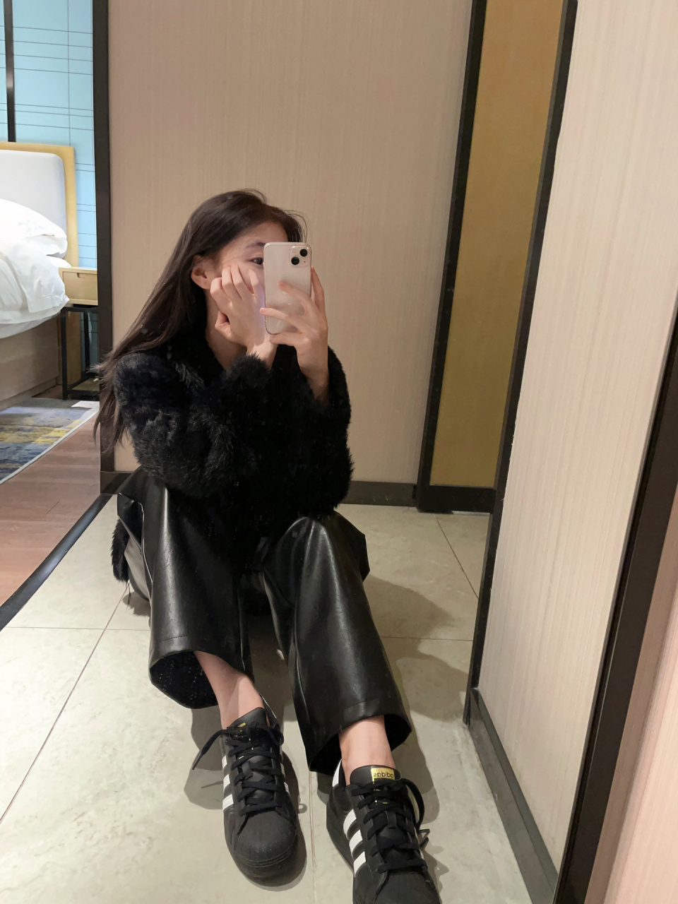 adidas三叶草贝壳鞋复古回潮真的好绝 最近被blackpink疯狂种草 皮裤