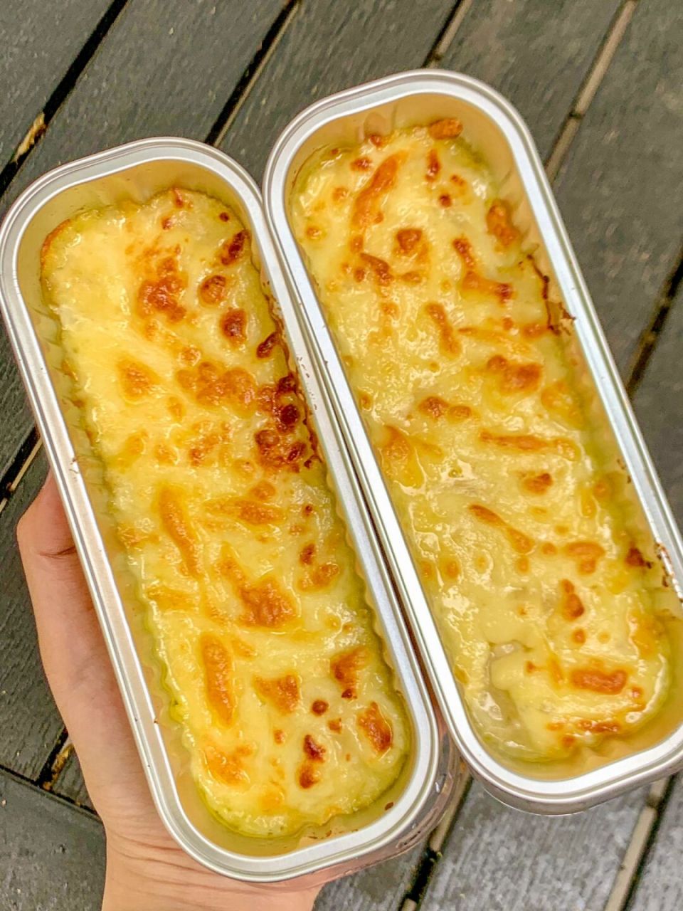 买到了我想吃的芝士榴莲, 他们家用的是金枕榴莲,果肉饱满香甜.